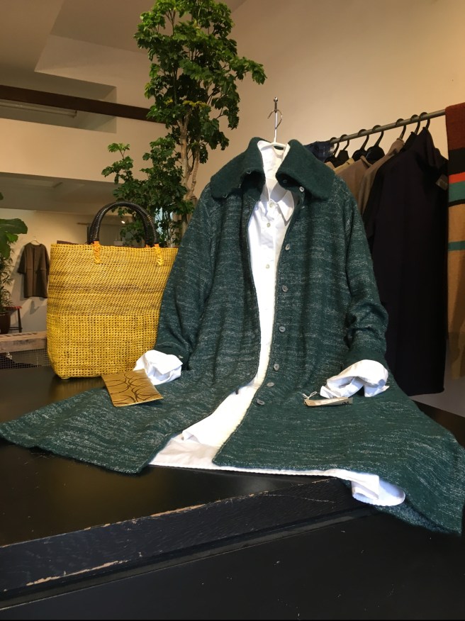 今年の冬、ニットコートは、いかがですか！